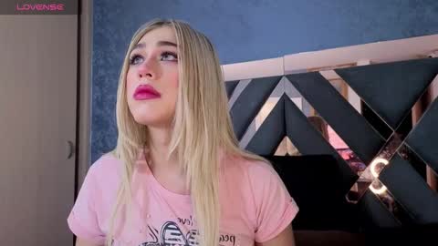 Snapshot of saraah_queen chatting on 14, 10, 2025 Sarah online show from 14, 10, 2025