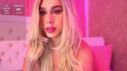 Snapshot of saraah_queen chatting on 21, 11, 2025 Sarah online show from 21, 11, 2025