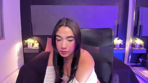 Snapshot of saraamills chatting on 7, 4, 2026 Sara online show from 7, 4, 2026
