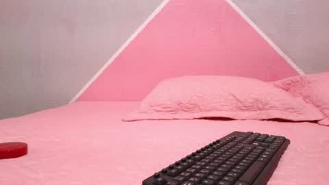 Snapshot of saraangel_11 chatting on 8, 8, 2026 Sara online show from 8, 8, 2026