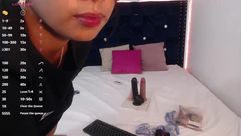 Snapshot of saraapril_1 chatting on 29, 1, 2025 SARAHGIL online show from 29, 1, 2025