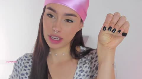 Snapshot of saraarchbould chatting on 4, 12, 2024 Sara online show from 4, 12, 2024