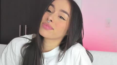 Snapshot of saraarchbould chatting on 31, 10, 2025 Sara online show from 31, 10, 2025