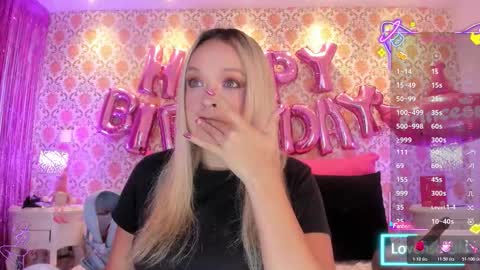 SaraAvila  online show from 10, 3, 2026