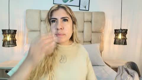 Snapshot of sarablonde_t chatting on 25, 5, 2026 sarablonde_t online show from 25, 5, 2026