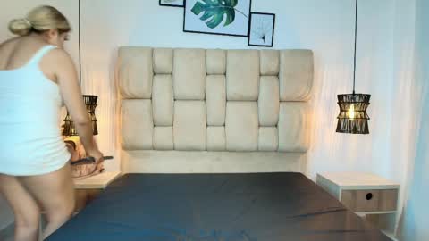 Snapshot of sarablonde_t chatting on 6, 6, 2026 sarablonde_t online show from 6, 6, 2026