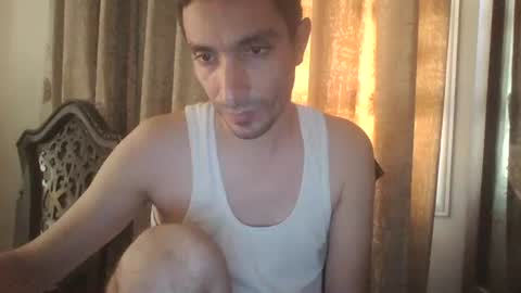 Snapshot of saraclit chatting on 23, 10, 2025 pass kika online show from 23, 10, 2025