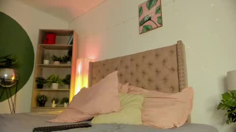 Snapshot of sarada_parker chatting on 14, 1, 2025 Sarada Parker online show from 14, 1, 2025