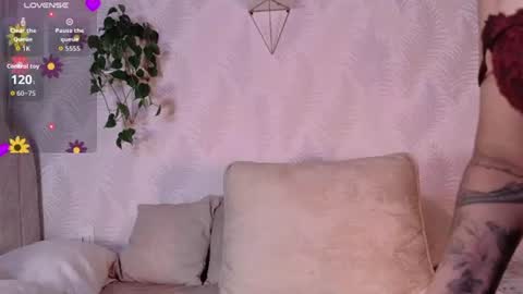 Snapshot of saraevans10 chatting on 9, 7, 2026 Sara-Evans online show from 9, 7, 2026
