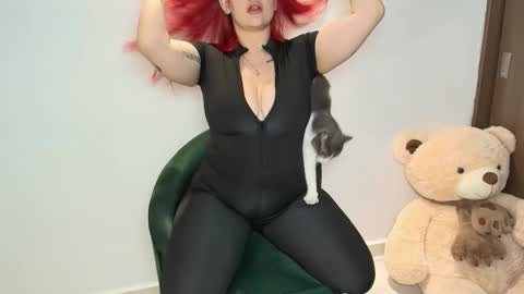 Snapshot of saraevil chatting on 9, 11, 2025 Sara online show from 9, 11, 2025