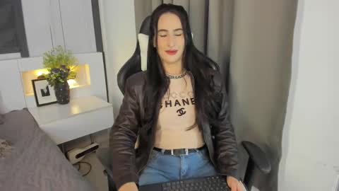 Snapshot of saragomez_1 chatting on 10, 11, 2025 Sara Gomez online show from 10, 11, 2025