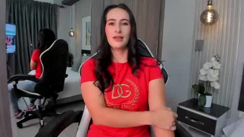 Snapshot of saragomez_1 chatting on 2, 7, 2026 Sara Gomez online show from 2, 7, 2026