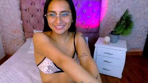 sarah_bubbles online show from 4, 12, 2025