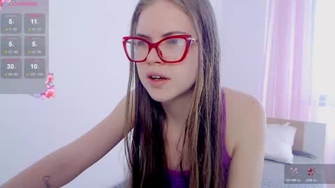 Snapshot of sarah_hs chatting on 12, 4, 2026 Sarah online show from 12, 4, 2026