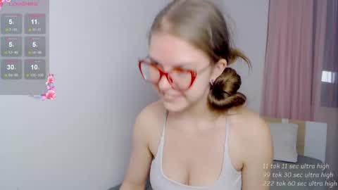 Snapshot of sarah_hs chatting on 15, 4, 2026 Sarah online show from 15, 4, 2026