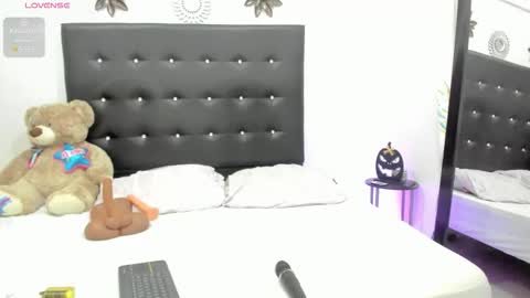 Snapshot of sarah_lowee chatting on 22, 10, 2025 sarah_lowee online show from 22, 10, 2025