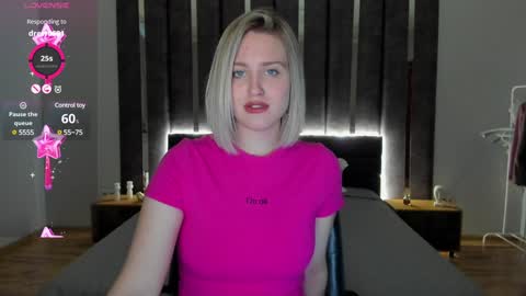 Snapshot of sarah_soul chatting on 4, 1, 2025 Sarah online show from 4, 1, 2025