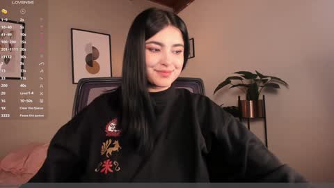 Snapshot of sarah_volkov chatting on 6, 12, 2024 online show from 6, 12, 2024