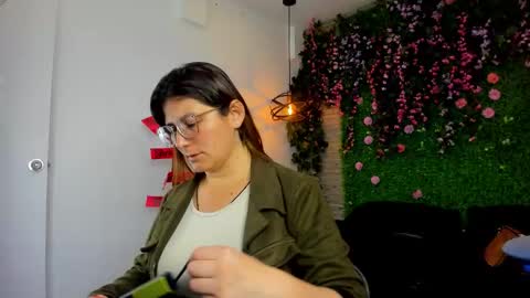 Sarah Deyvis online show from 3, 11, 2025