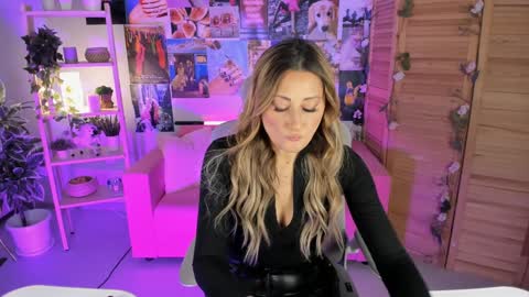 Divine Sarah NONUDE model online show from 21, 12, 2024