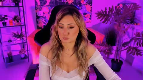 Divine Sarah NONUDE model online show from 28, 2, 2025