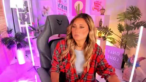 Divine Sarah NONUDE model online show from 25, 9, 2025