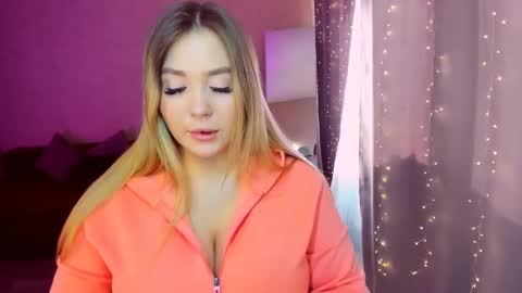 Snapshot of sarahmils chatting on 1, 3, 2025 Sarah online show from 1, 3, 2025