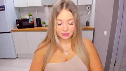 Snapshot of sarahmils chatting on 20, 10, 2025 Sarah online show from 20, 10, 2025