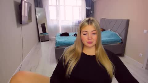 Snapshot of sarahmils chatting on 24, 3, 2026 Sarah online show from 24, 3, 2026