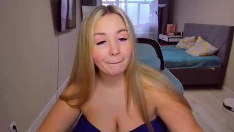 Snapshot of sarahmils chatting on 3, 4, 2026 Sarah online show from 3, 4, 2026