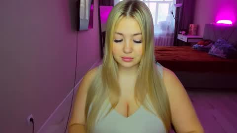 Snapshot of sarahmils chatting on 13, 4, 2026 Sarah online show from 13, 4, 2026