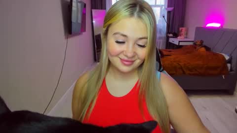 Snapshot of sarahmils chatting on 14, 4, 2026 Sarah online show from 14, 4, 2026