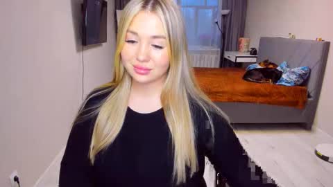 Snapshot of sarahmils chatting on 15, 4, 2026 Sarah online show from 15, 4, 2026