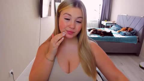 Snapshot of sarahmils chatting on 24, 4, 2026 Sarah online show from 24, 4, 2026