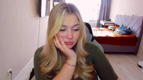 Snapshot of sarahmils chatting on 27, 4, 2026 Sarah online show from 27, 4, 2026