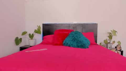 Snapshot of sarahredi chatting on 18, 1, 2025 Girl next door online show from 18, 1, 2025