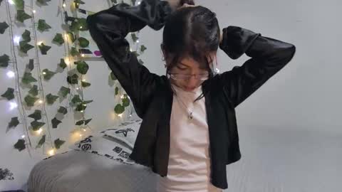 Snapshot of sarahsmitt chatting on 12, 1, 2026 Sarah online show from 12, 1, 2026