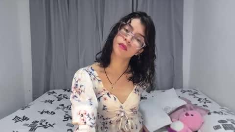 Snapshot of sarahsmitt chatting on 3, 3, 2026 Sarah online show from 3, 3, 2026