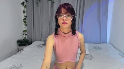 Snapshot of sarahsmitt chatting on 2, 4, 2026 Sarah online show from 2, 4, 2026