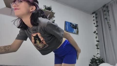 Snapshot of sarahsmitt chatting on 9, 4, 2026 Sarah online show from 9, 4, 2026