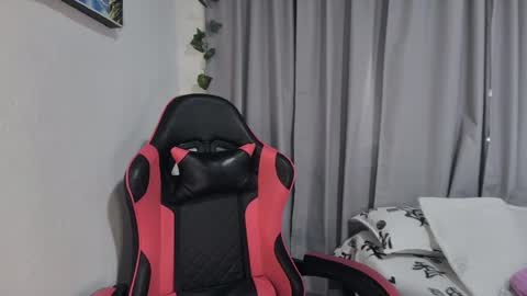 Snapshot of sarahsmitt chatting on 12, 4, 2026 Sarah online show from 12, 4, 2026