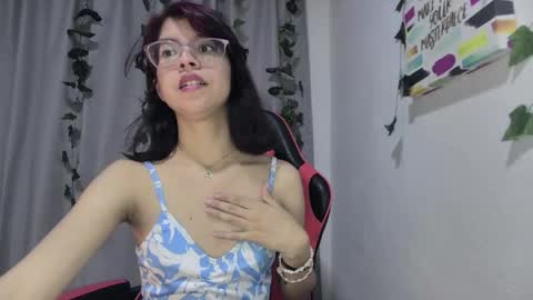 Snapshot of sarahsmitt chatting on 18, 4, 2026 Sarah online show from 18, 4, 2026