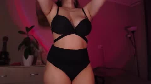 Snapshot of sarahsweetie_ chatting on 18, 10, 2025 Sarah online show from 18, 10, 2025