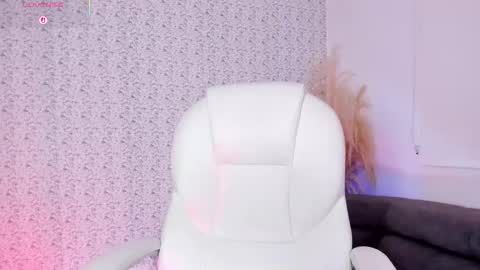 Sara jones   online show from 21, 11, 2025