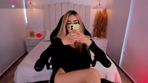 Snapshot of sarajonesxxx chatting on 8, 5, 2026 Sara jones online show from 8, 5, 2026