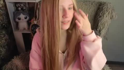 Snapshot of sarakaell chatting on 13, 5, 2026 Sara online show from 13, 5, 2026