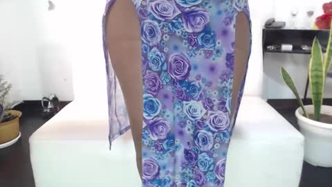 Saraloves online show from 12, 12, 2024