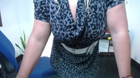 Saraloves online show from 13, 1, 2025