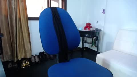 Saraloves online show from 30, 1, 2025