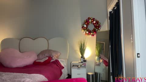 Snapshot of saraloverays chatting on 28, 9, 2025 Back from Vacay Follow for more here online show from 28, 9, 2025